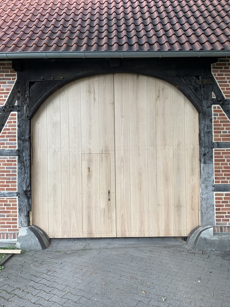 Hoftor mit integrierter Tür